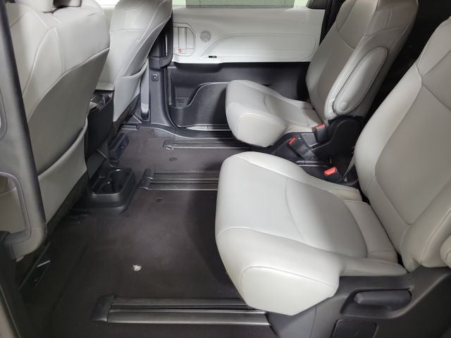 2025 Toyota Sienna XLE 8 Passenger