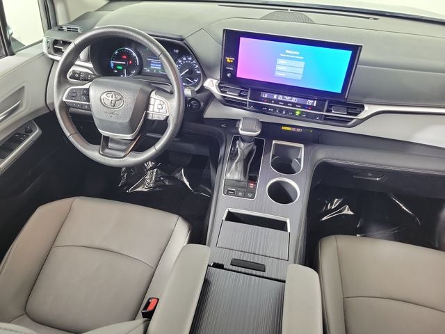 2025 Toyota Sienna XLE 8 Passenger