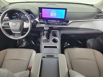 2025 Toyota Sienna XLE 8 Passenger