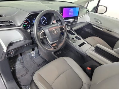 2025 Toyota Sienna XLE 8 Passenger