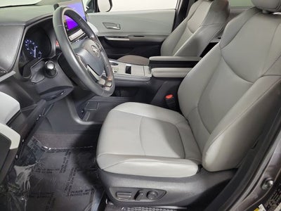 2025 Toyota Sienna XLE 8 Passenger