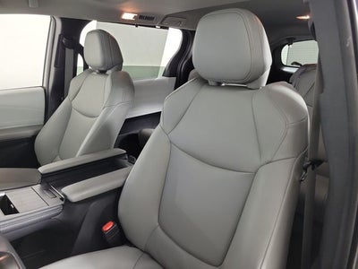 2025 Toyota Sienna XLE 8 Passenger