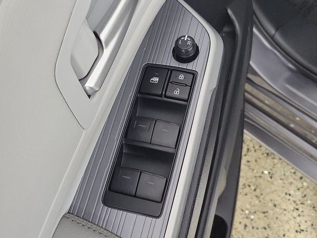 2025 Toyota Sienna XLE 8 Passenger