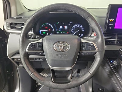2025 Toyota Sienna XLE 8 Passenger