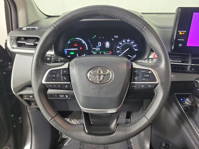 2025 Toyota Sienna XLE 8 Passenger