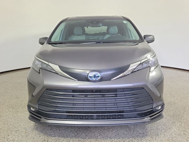 2025 Toyota Sienna XLE 8 Passenger