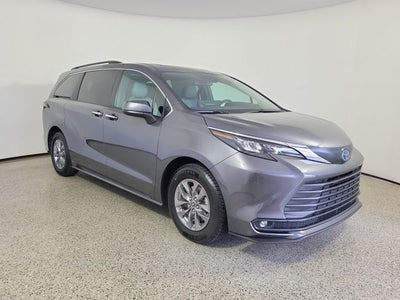 2025 Toyota Sienna XLE 8 Passenger
