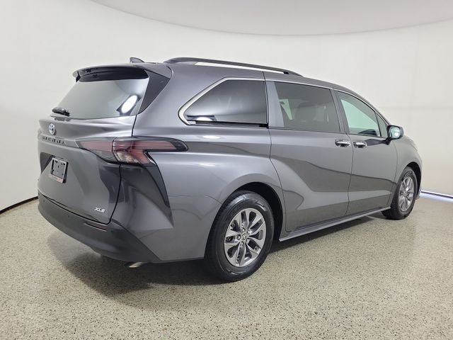 2025 Toyota Sienna XLE 8 Passenger