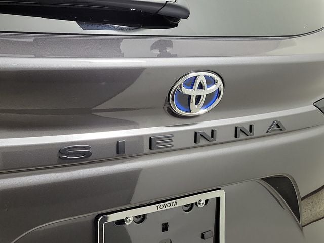2025 Toyota Sienna XLE 8 Passenger