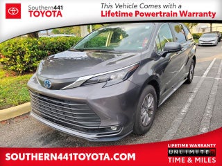 2025 Toyota Sienna XLE 8 Passenger