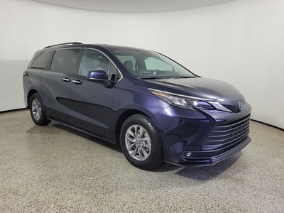 2025 Toyota Sienna XLE 8 Passenger