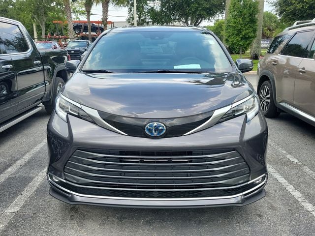 2025 Toyota Sienna Limited 7 Passenger