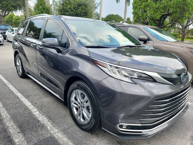 2025 Toyota Sienna Limited 7 Passenger