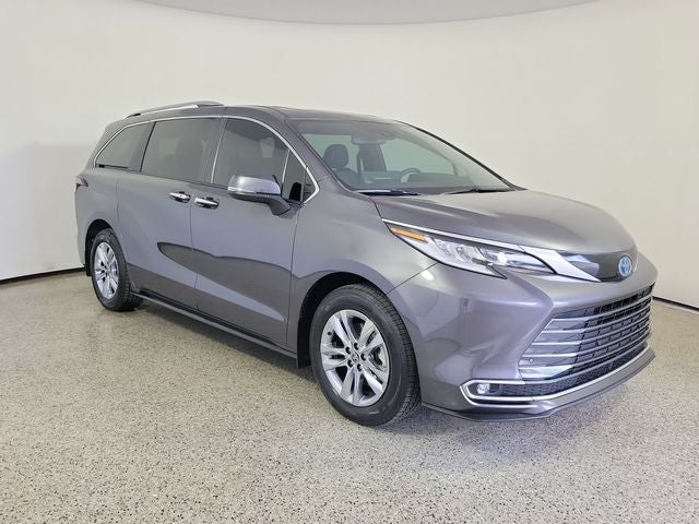 2025 Toyota Sienna Limited 7 Passenger