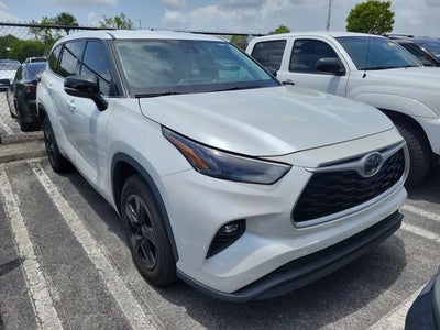 2022 Toyota Highlander LE
