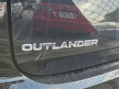 2022 Mitsubishi Outlander ES