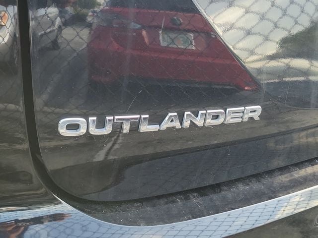 2022 Mitsubishi Outlander ES