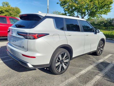 2026 Mitsubishi Outlander SE