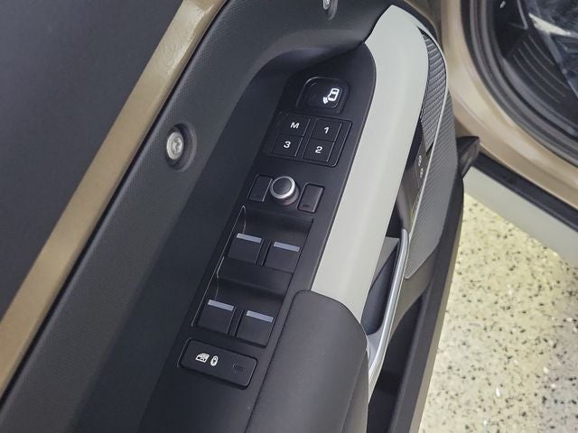 2020 Land Rover Defender 110 SE