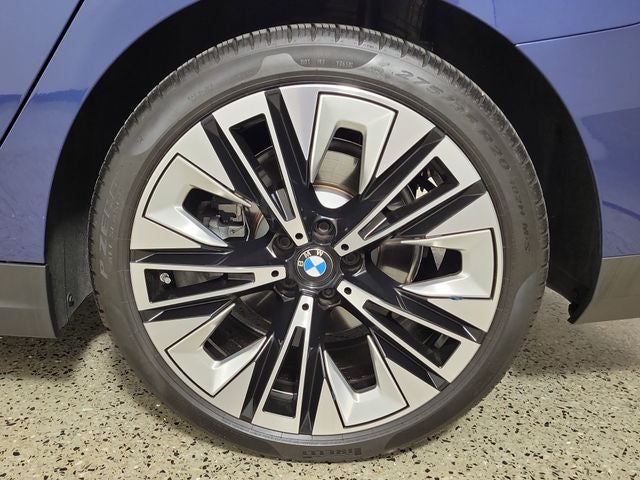 2025 BMW 5 Series 530i