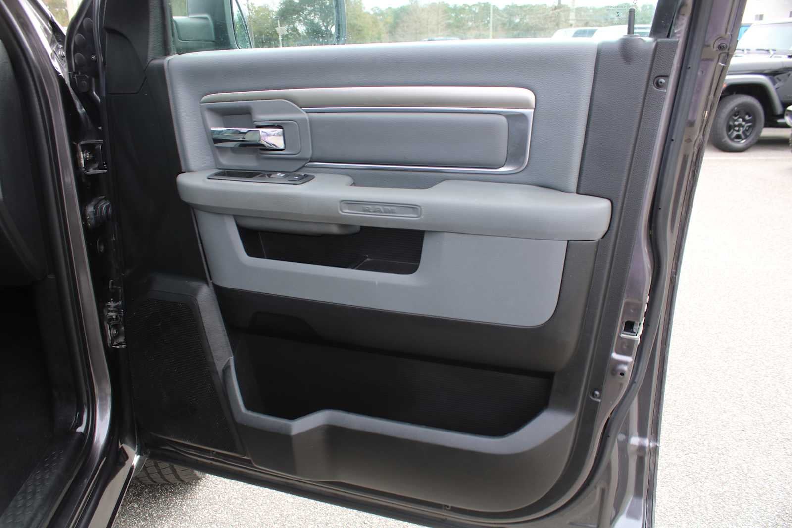 2020 RAM 1500 Classic SLT Crew Cab 4x2 6'4' Box