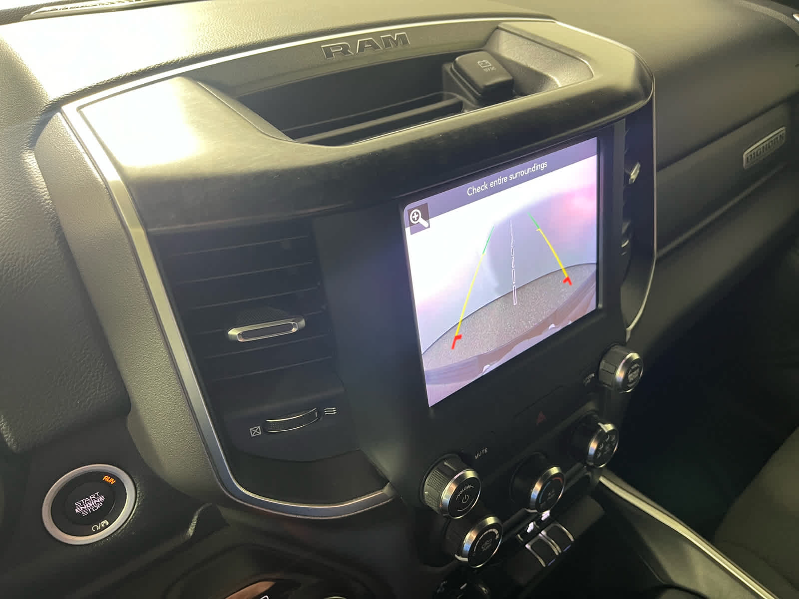 2020 RAM 1500 Big Horn Crew Cab 4x4 5'7' Box