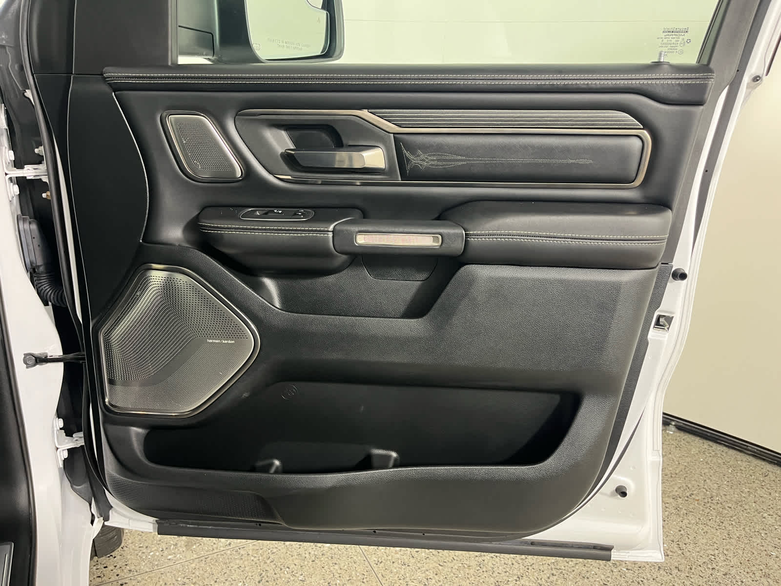 2021 RAM 1500 Limited Crew Cab 4x4 5'7' Box