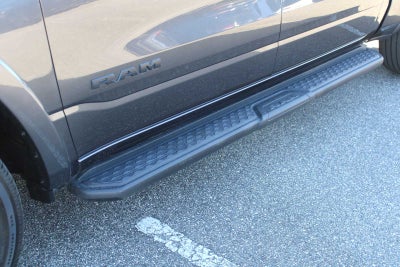 2022 RAM 1500 Laramie Crew Cab 4x4 5'7' Box