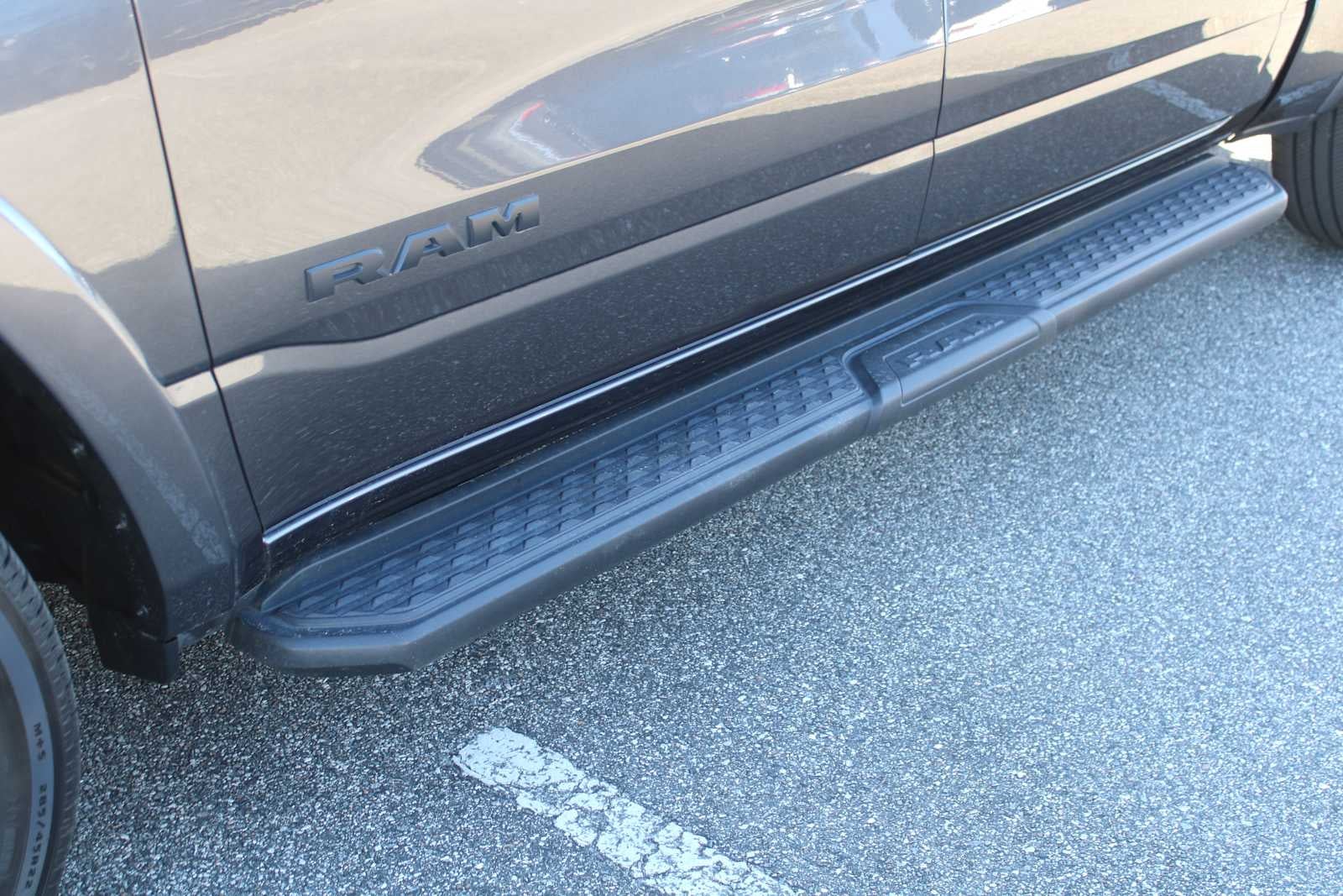 2022 RAM 1500 Laramie Crew Cab 4x4 5'7' Box