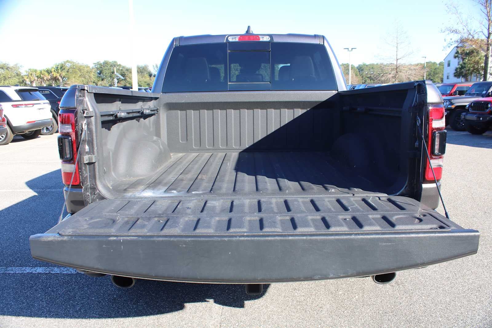 2022 RAM 1500 Laramie Crew Cab 4x4 5'7' Box