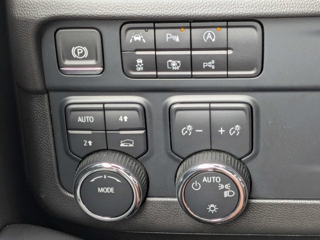 2025 Chevrolet Suburban LT