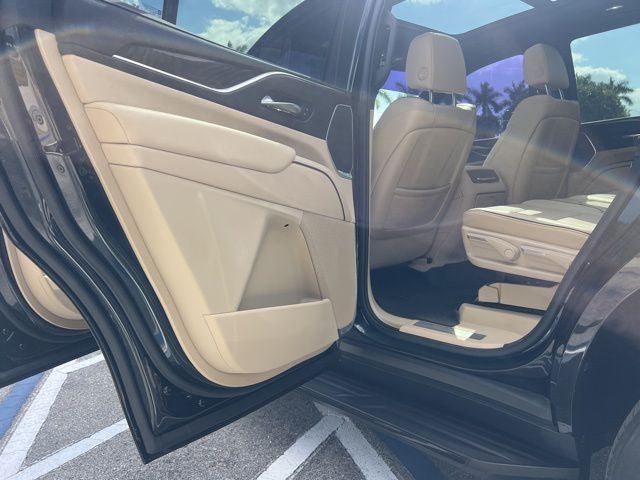2022 Cadillac Escalade Premium Luxury