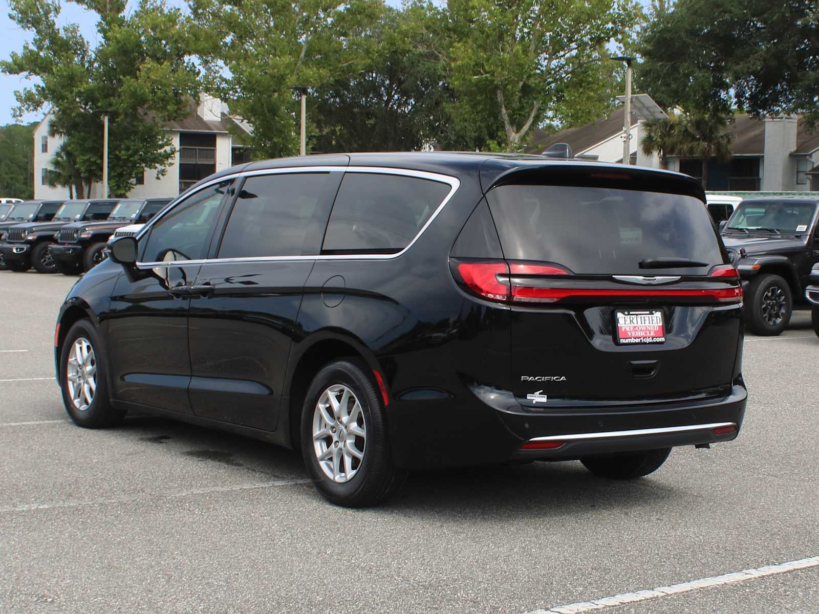 2025 Chrysler Pacifica Select