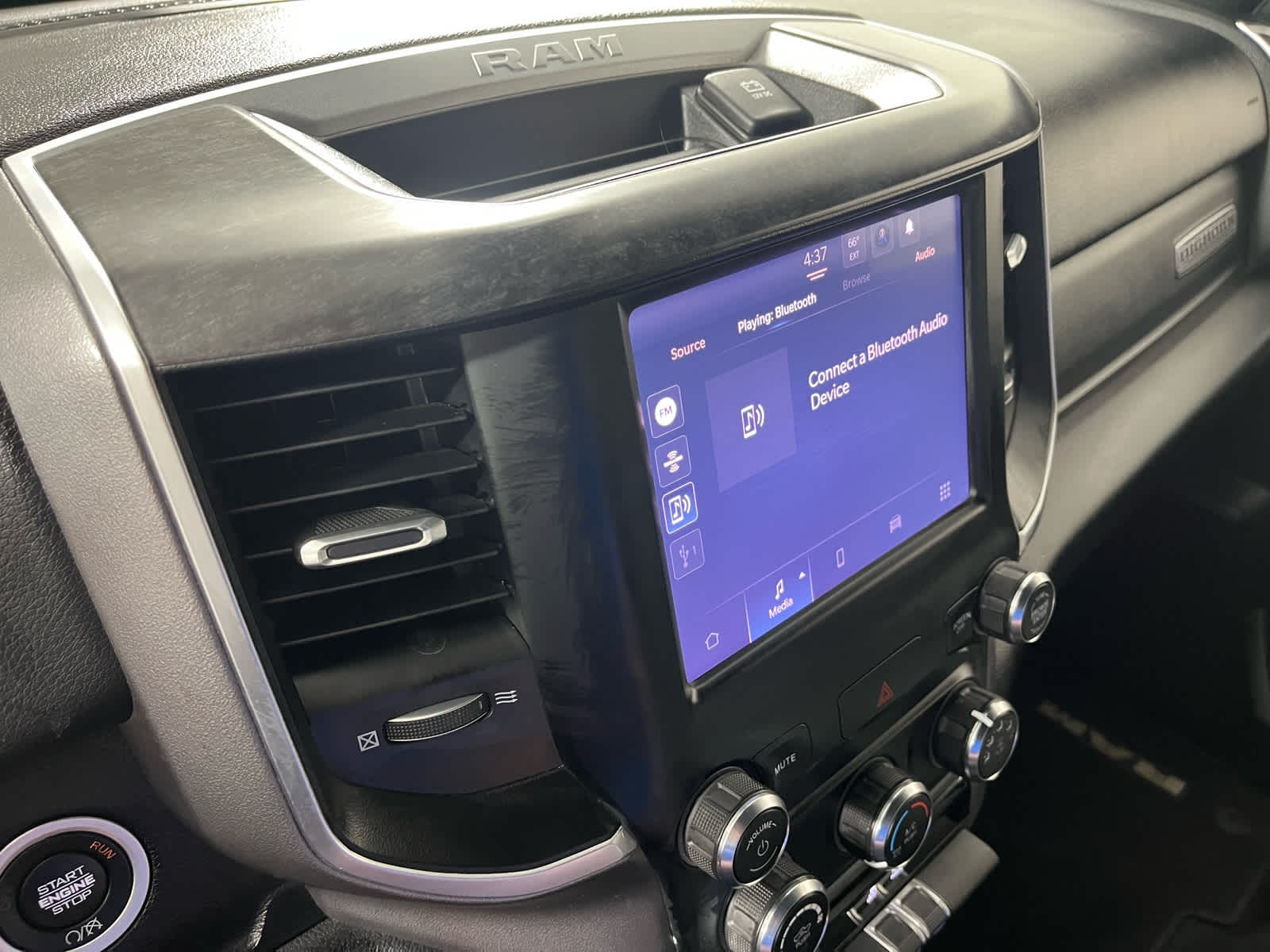 2024 RAM 2500 Big Horn Crew Cab 4x4 8' Box