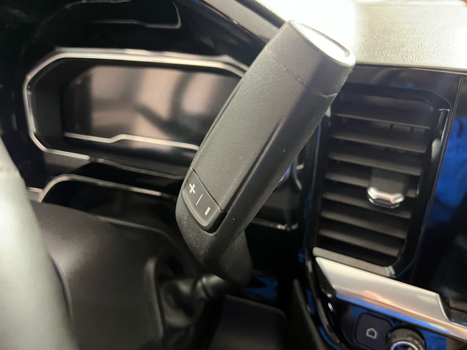 2023 Chevrolet Silverado 1500 2WD Crew Cab Short Bed LT