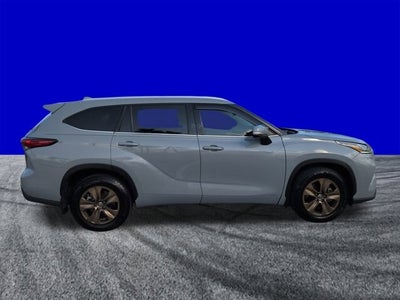 2022 Toyota Highlander Hybrid Bronze Edition