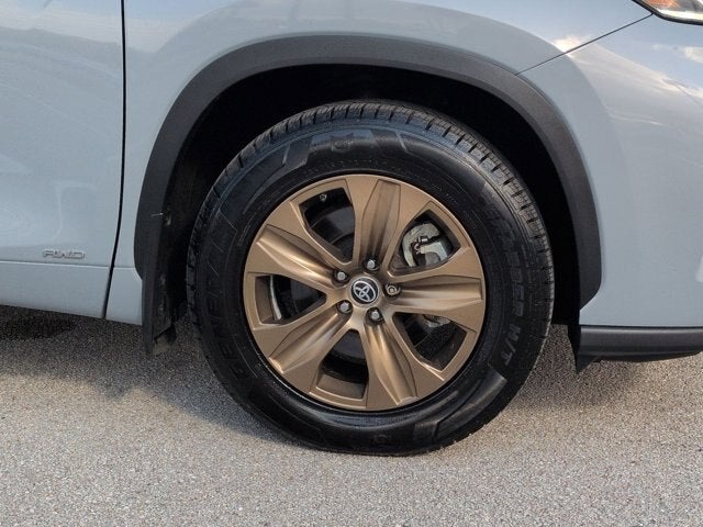 2022 Toyota Highlander Hybrid Bronze Edition