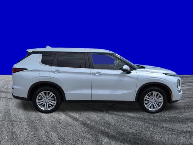 2023 Mitsubishi Outlander ES