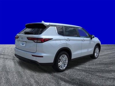 2023 Mitsubishi Outlander ES