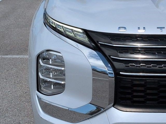 2023 Mitsubishi Outlander ES