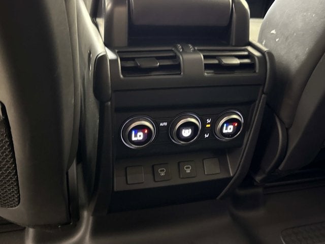 2025 Land Rover Defender X-Dynamic SE