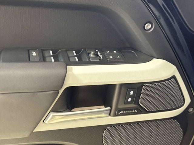 2024 Land Rover Defender X-Dynamic SE