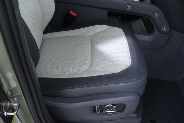 2023 Land Rover Defender X-Dynamic SE