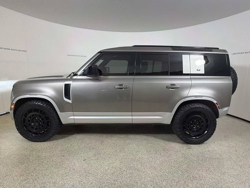 2023 Land Rover Defender SE