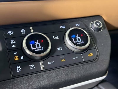 2023 Land Rover Defender SE