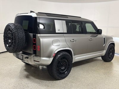 2023 Land Rover Defender SE