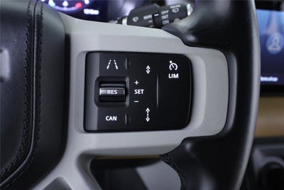 2023 Land Rover Defender SE