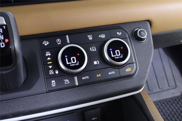 2023 Land Rover Defender SE