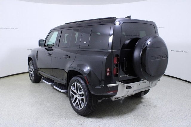 2023 Land Rover Defender SE