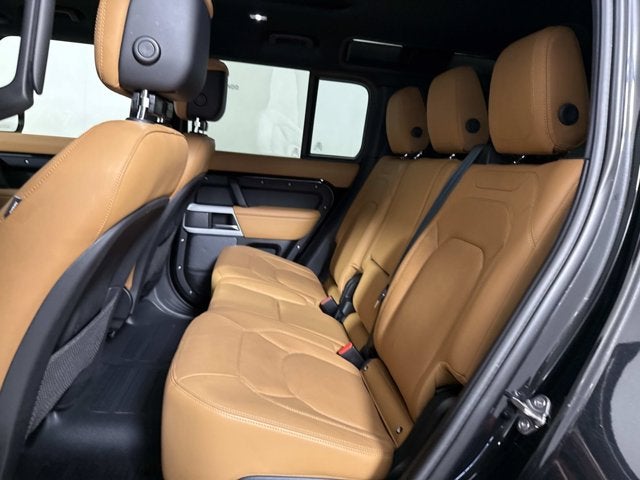 2023 Land Rover Defender SE